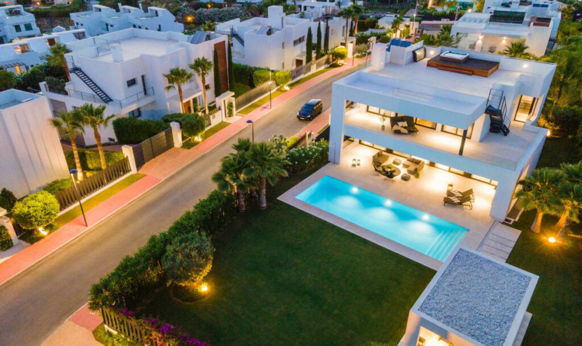 Resale - House -
Nueva Andalucía