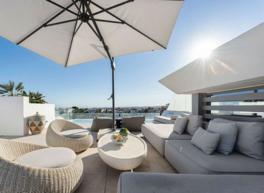 Resale - House -
Nueva Andalucía