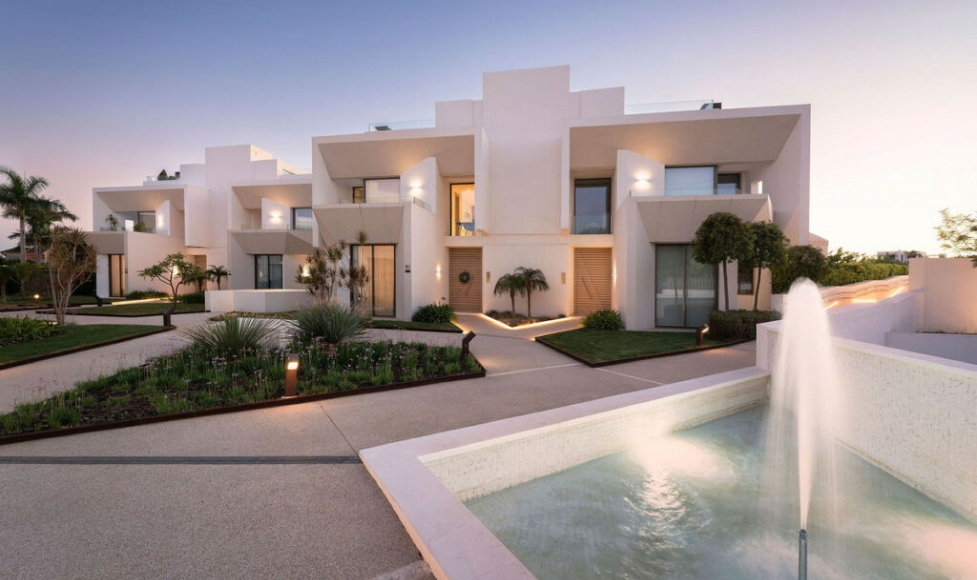 Resale - House -
Nueva Andalucía