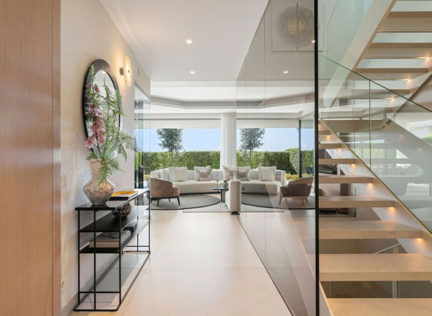 Resale - House -
Nueva Andalucía