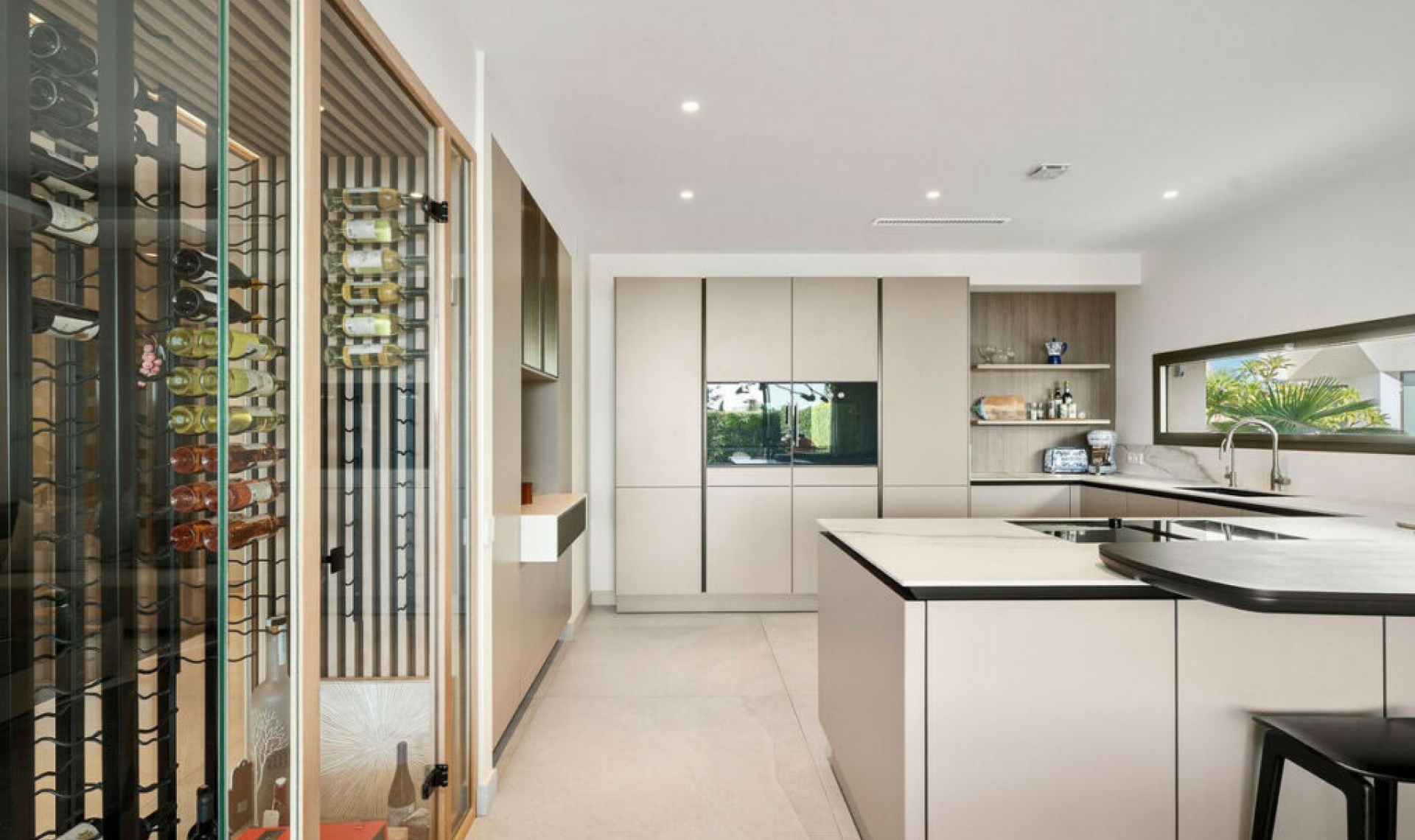 Resale - House -
Nueva Andalucía