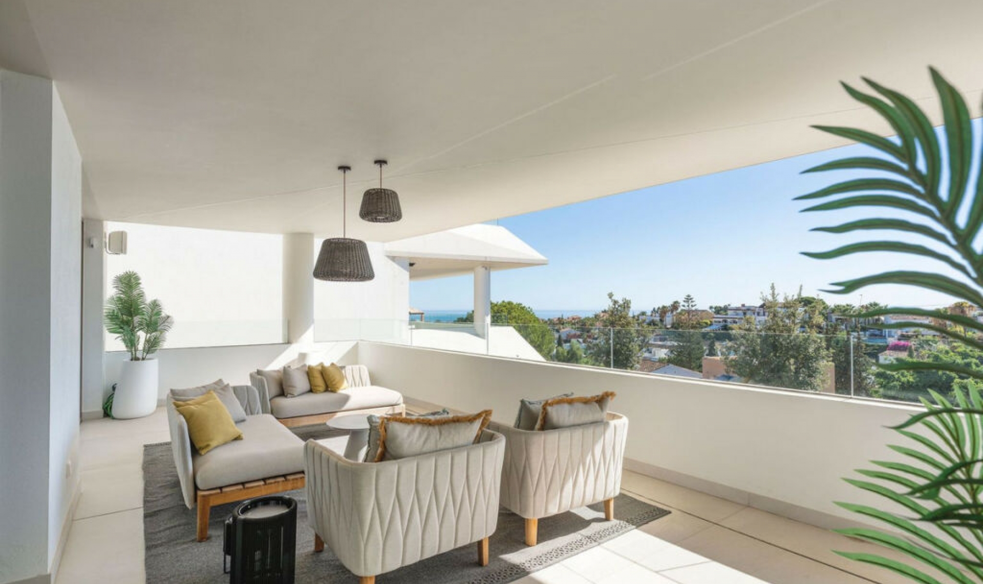 Resale - House -
Nueva Andalucía