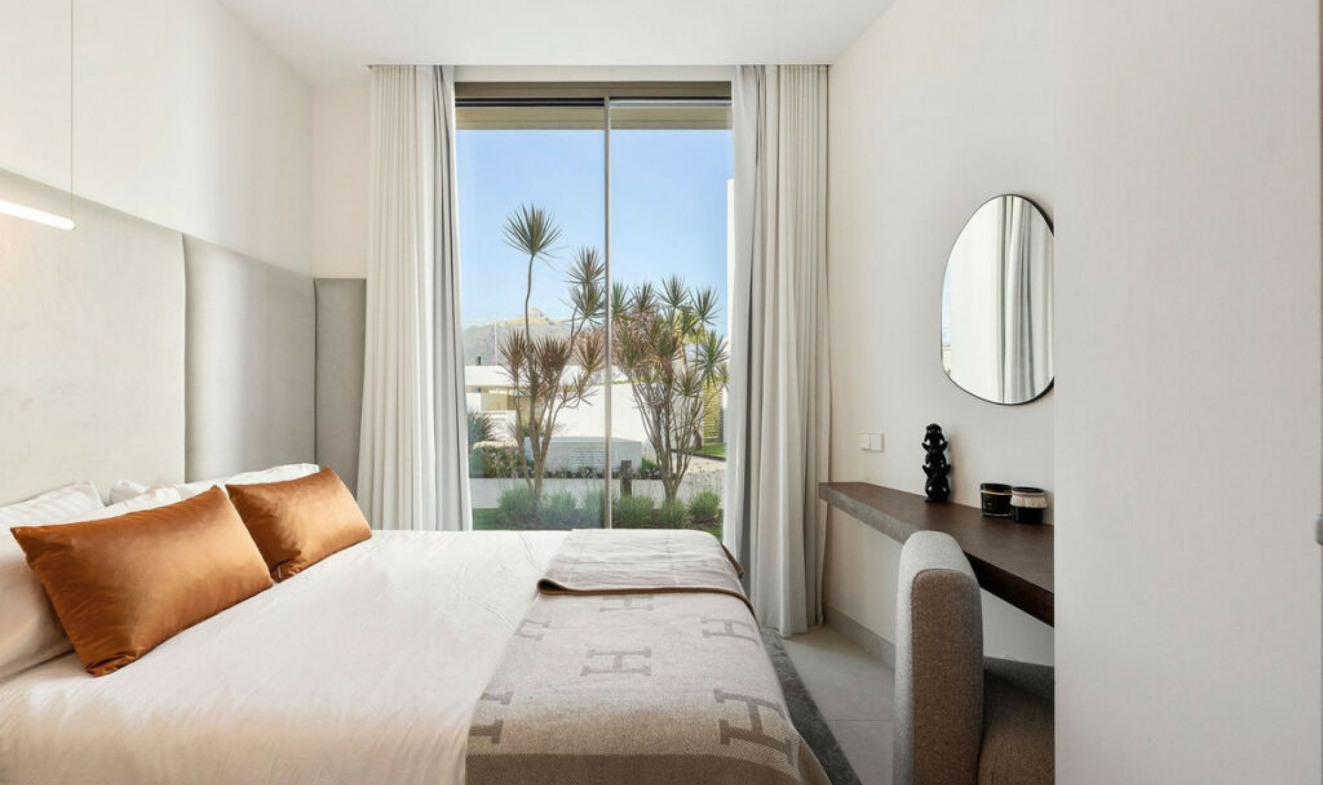 Resale - House -
Nueva Andalucía