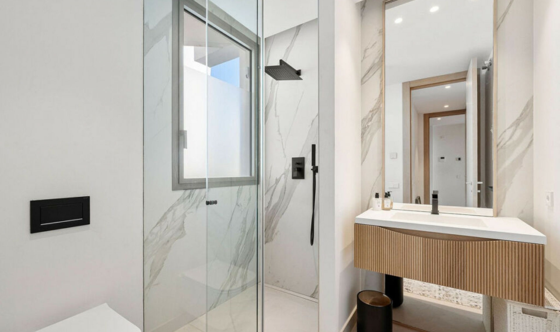 Resale - House -
Nueva Andalucía