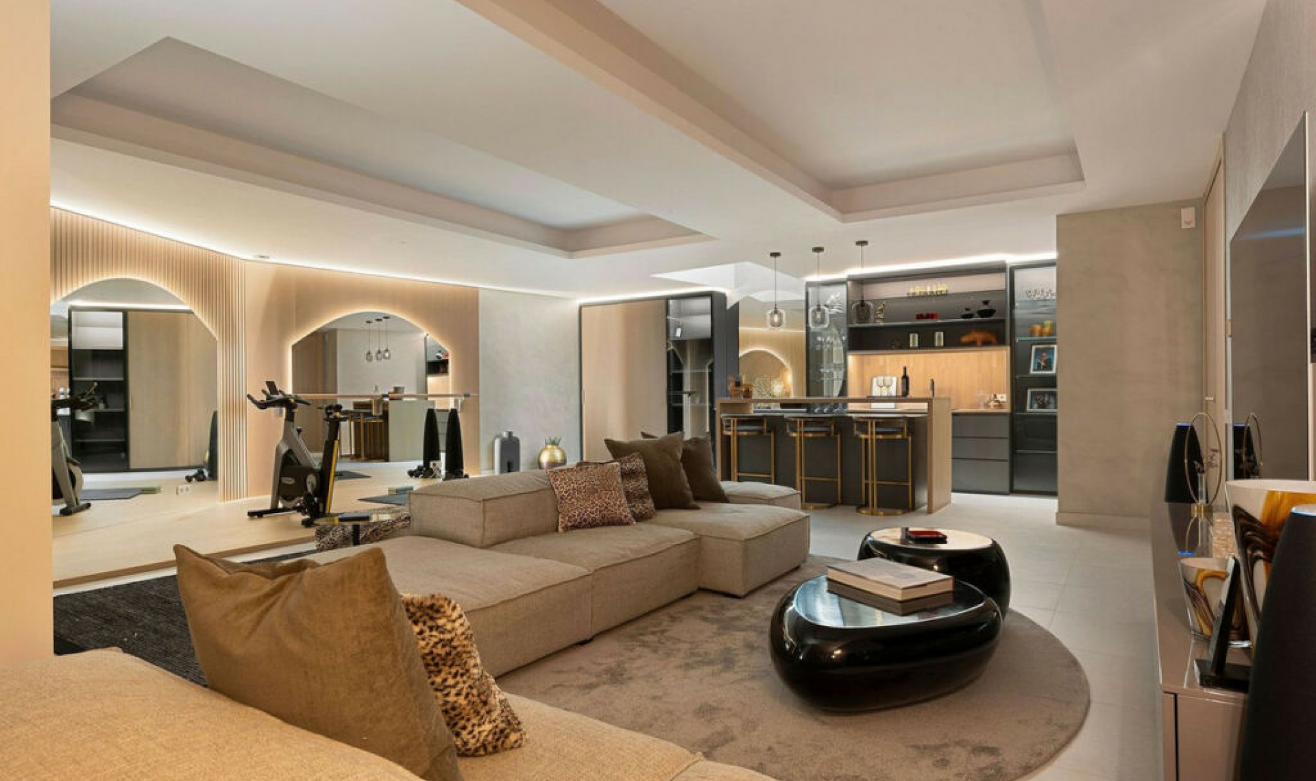 Resale - House -
Nueva Andalucía