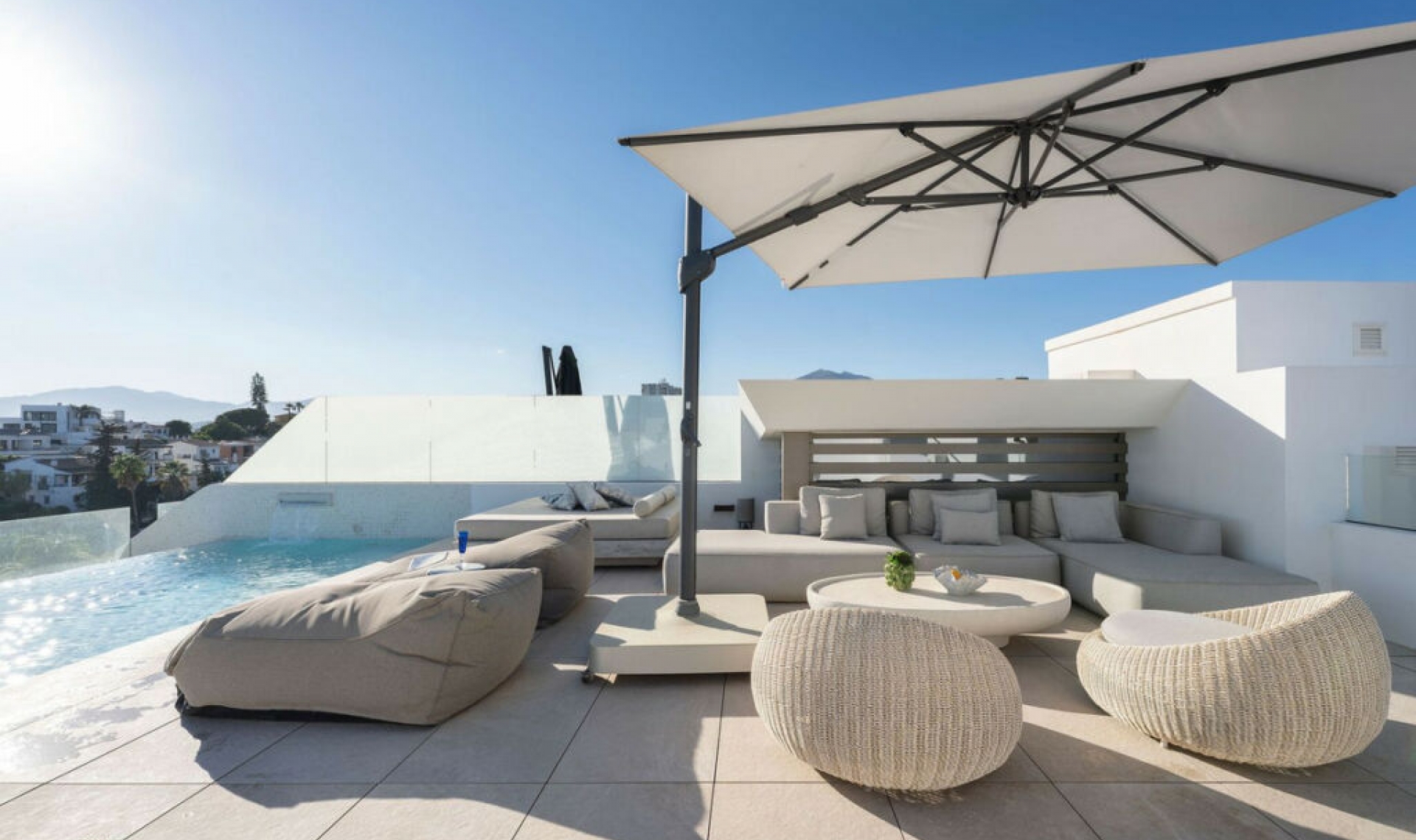 Resale - House -
Nueva Andalucía