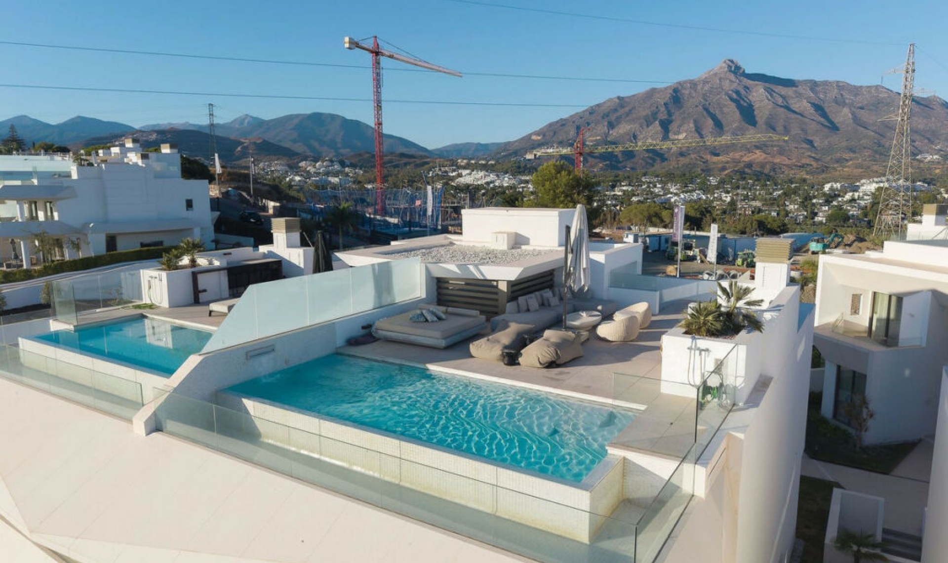 Resale - House -
Nueva Andalucía