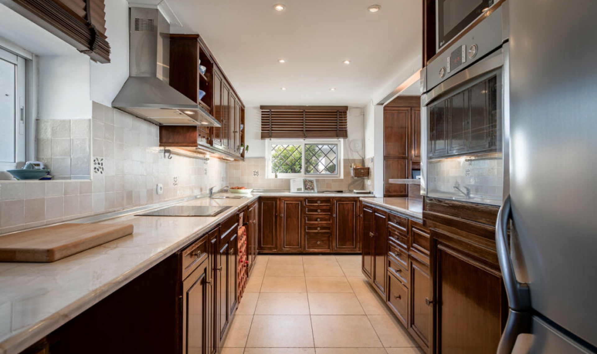 Resale - House -
Nueva Andalucía
