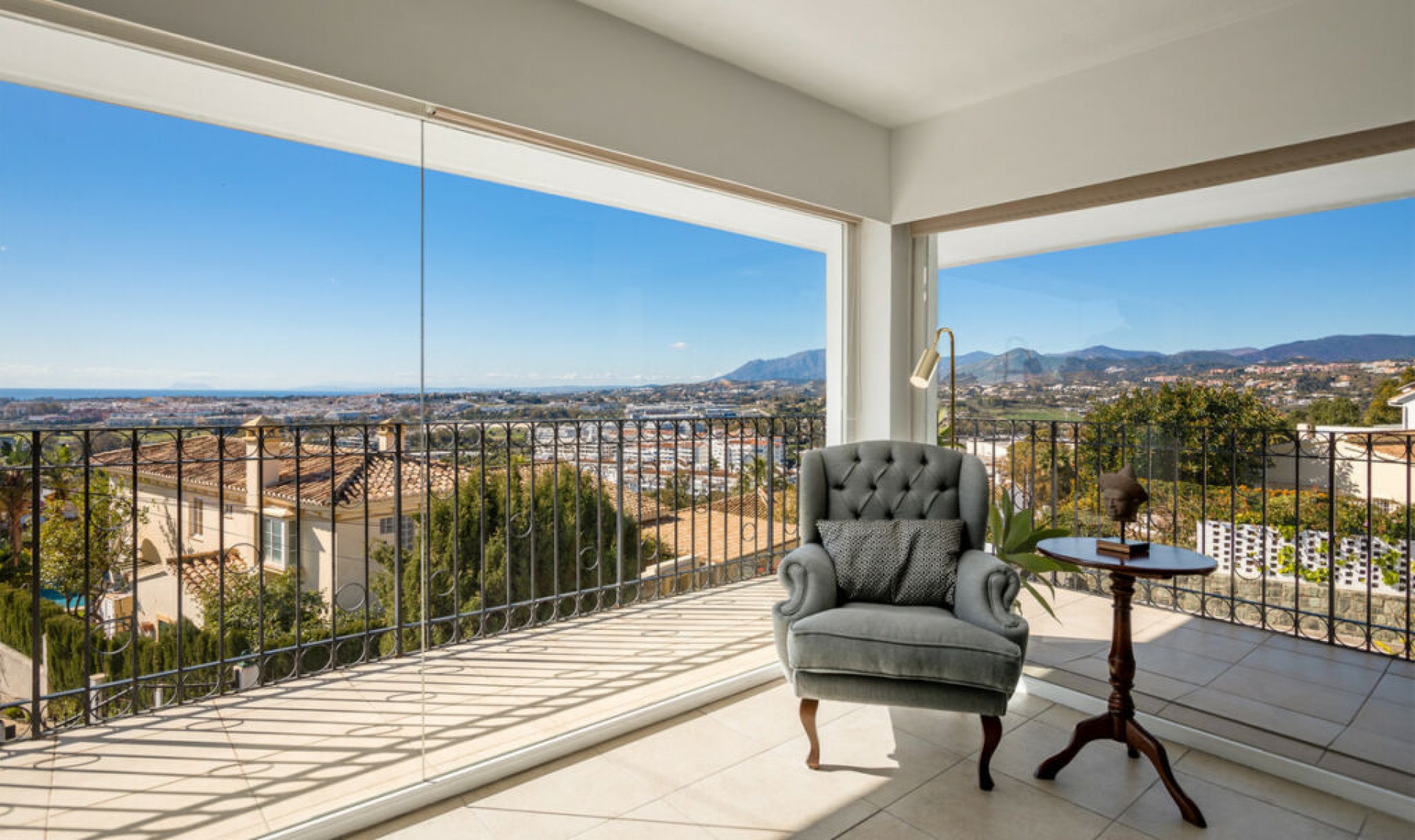 Resale - House -
Nueva Andalucía