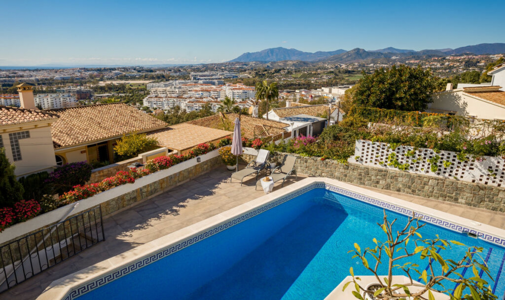 Resale - House -
Nueva Andalucía