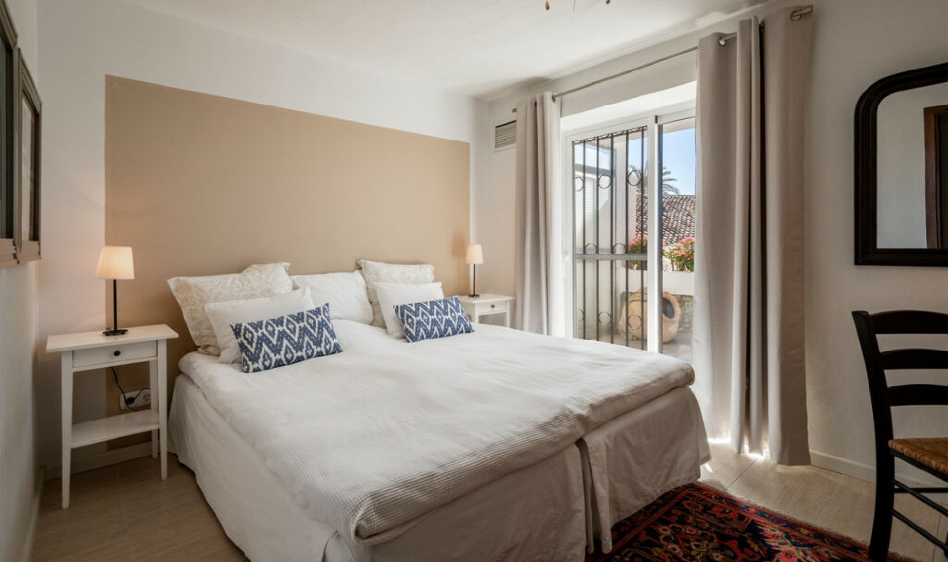 Resale - House -
Nueva Andalucía