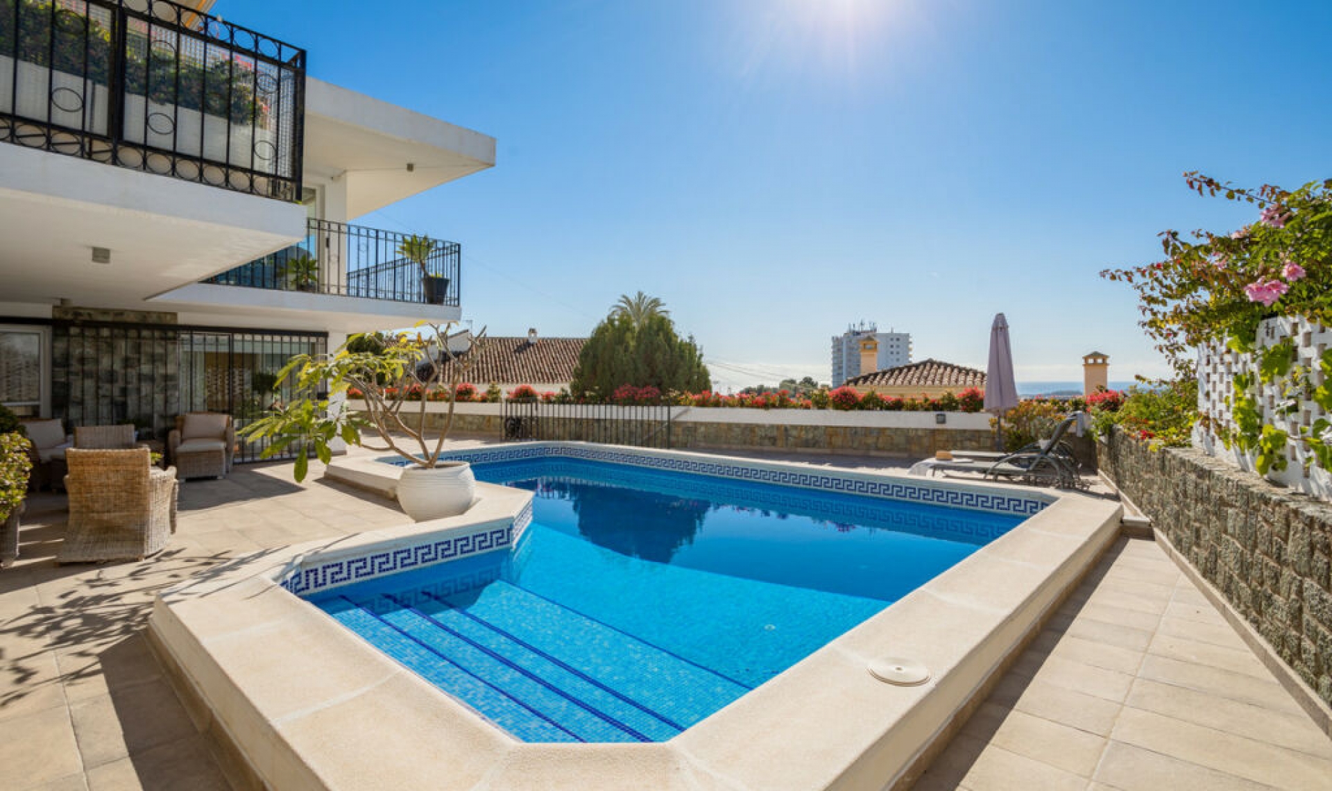 Resale - House -
Nueva Andalucía