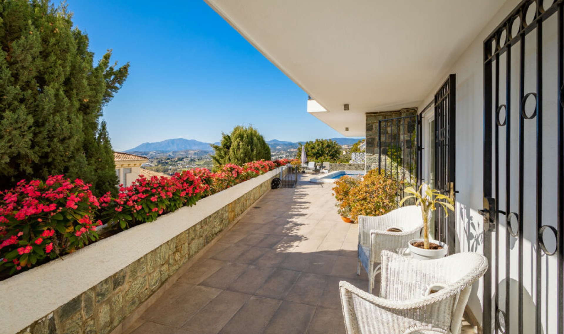 Resale - House -
Nueva Andalucía
