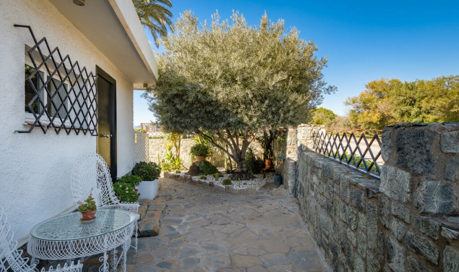 Resale - House -
Nueva Andalucía