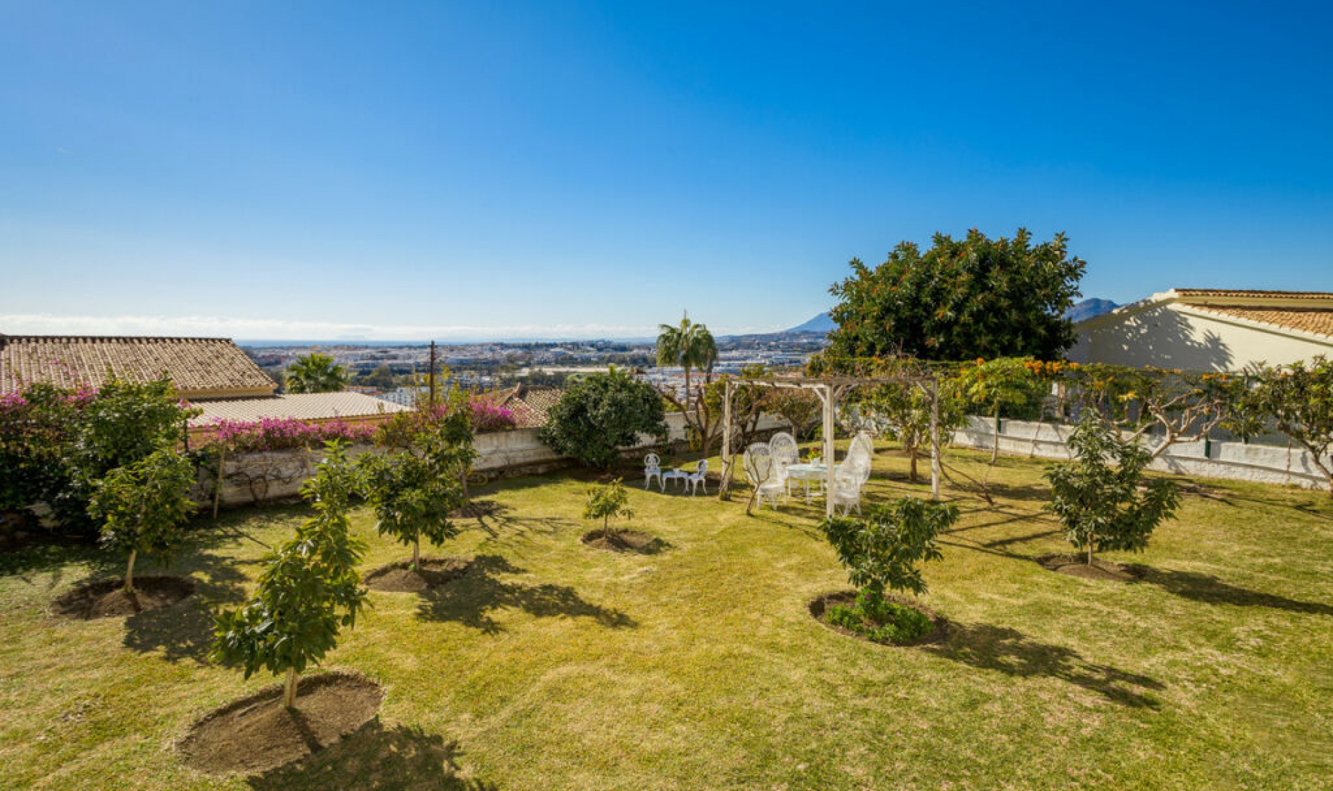 Resale - House -
Nueva Andalucía