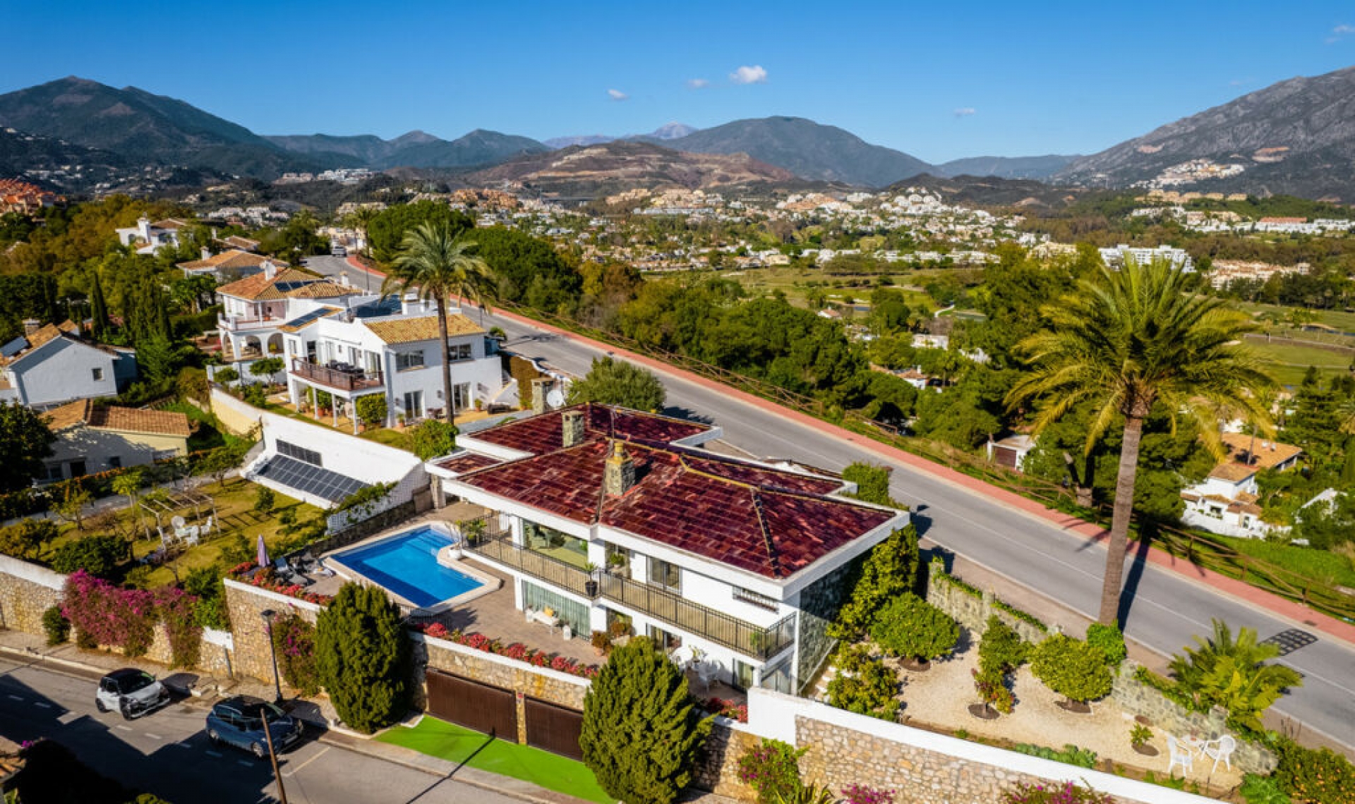 Resale - House -
Nueva Andalucía