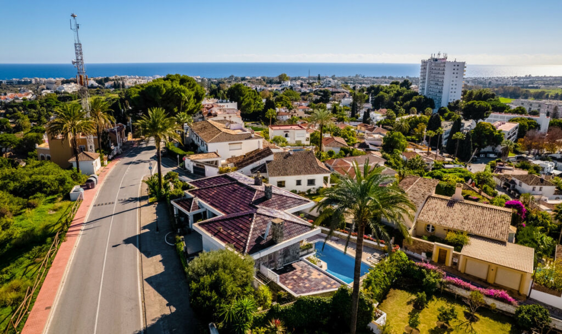 Resale - House -
Nueva Andalucía