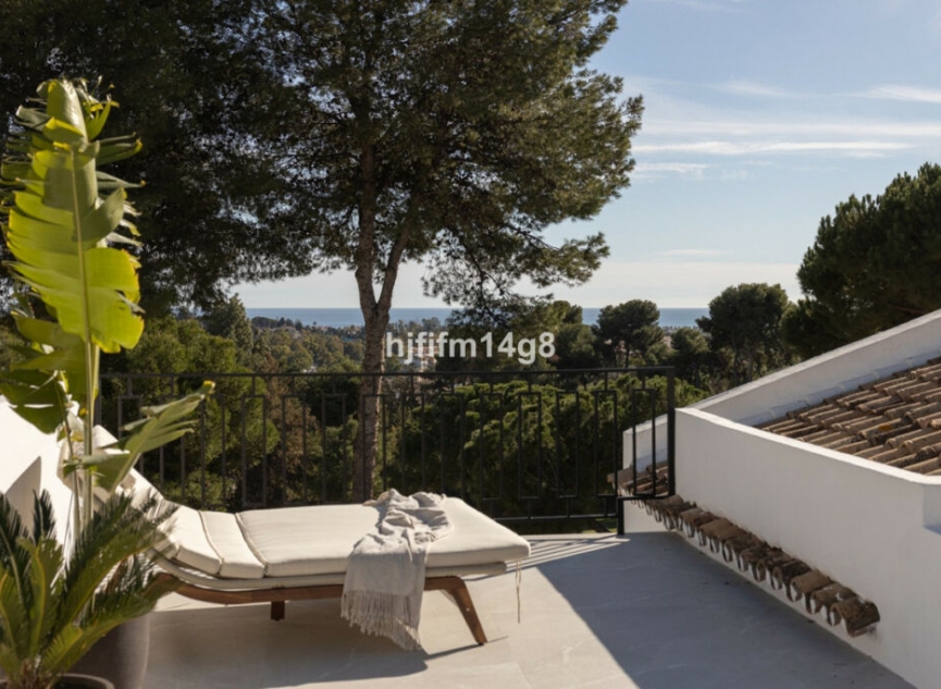 Resale - House -
Nueva Andalucía