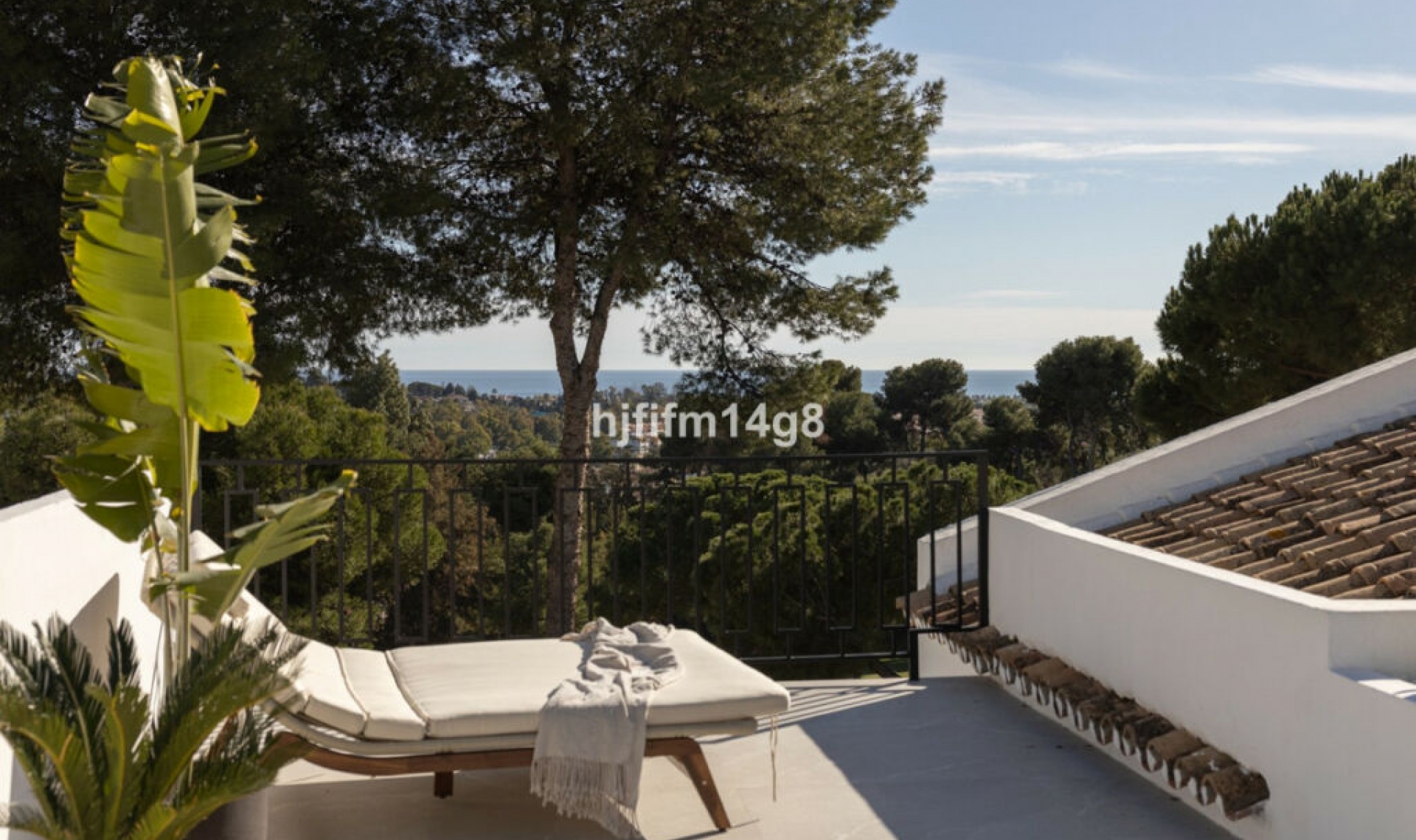 Resale - House -
Nueva Andalucía