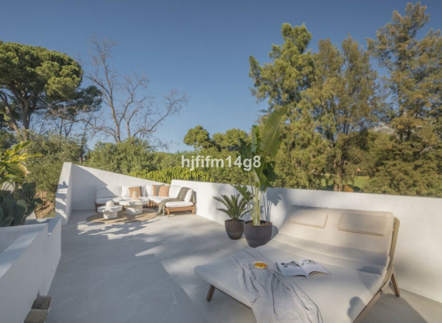 Resale - House -
Nueva Andalucía