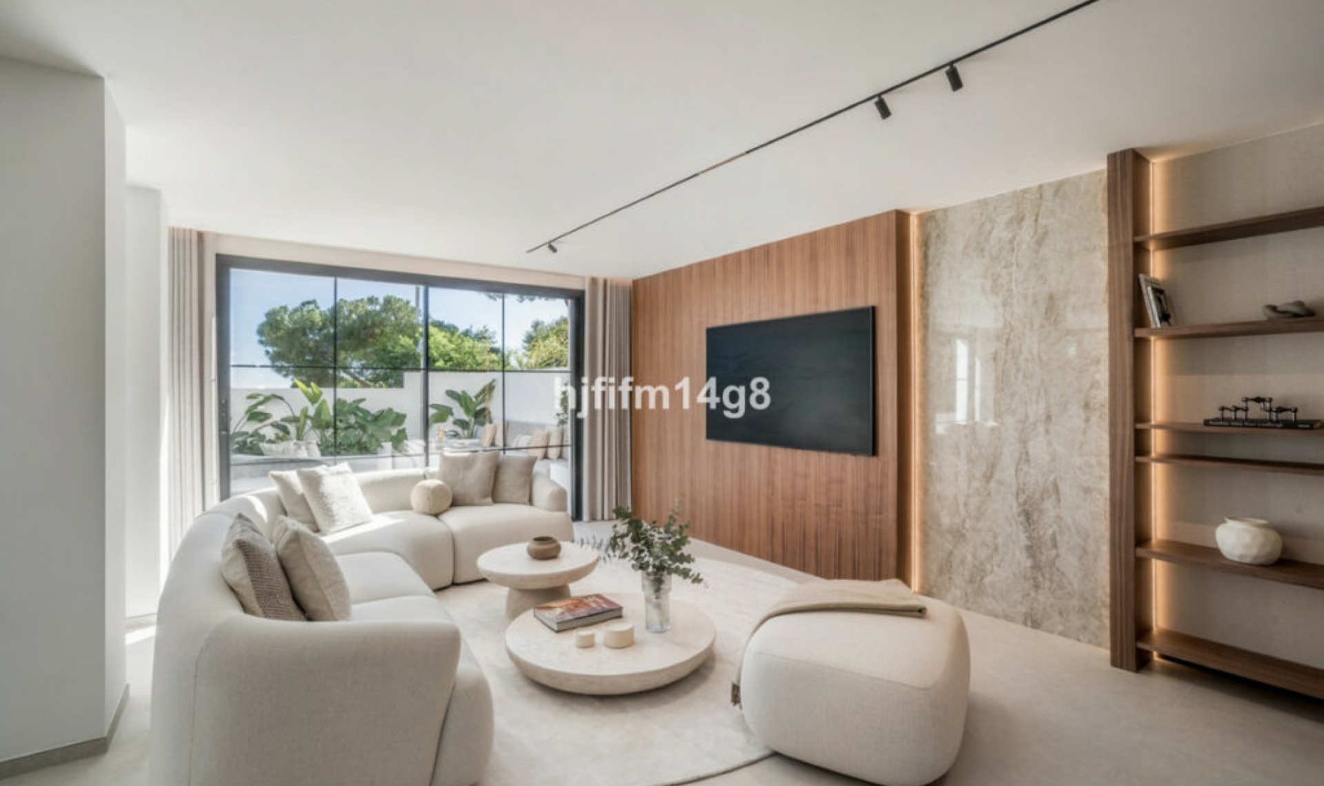 Resale - House -
Nueva Andalucía