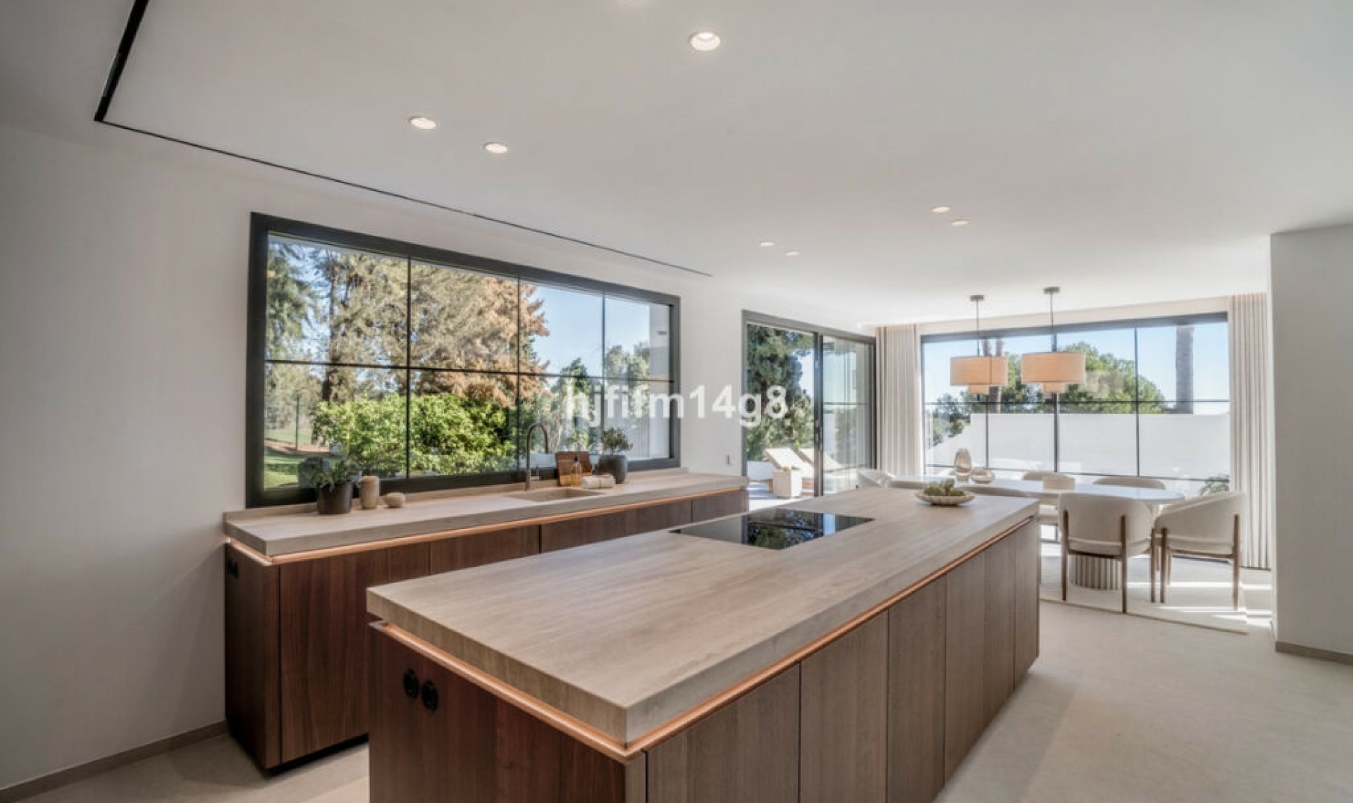 Resale - House -
Nueva Andalucía