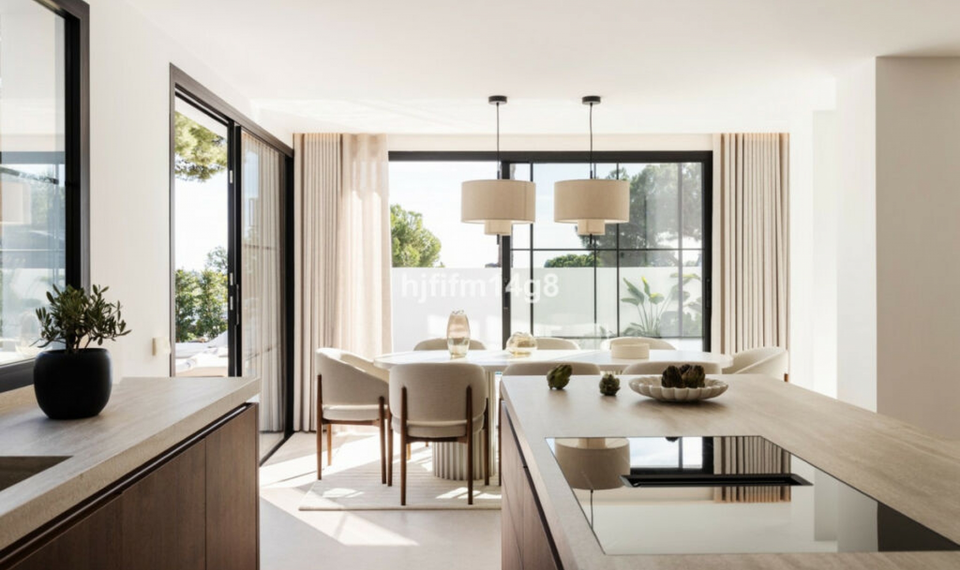 Resale - House -
Nueva Andalucía