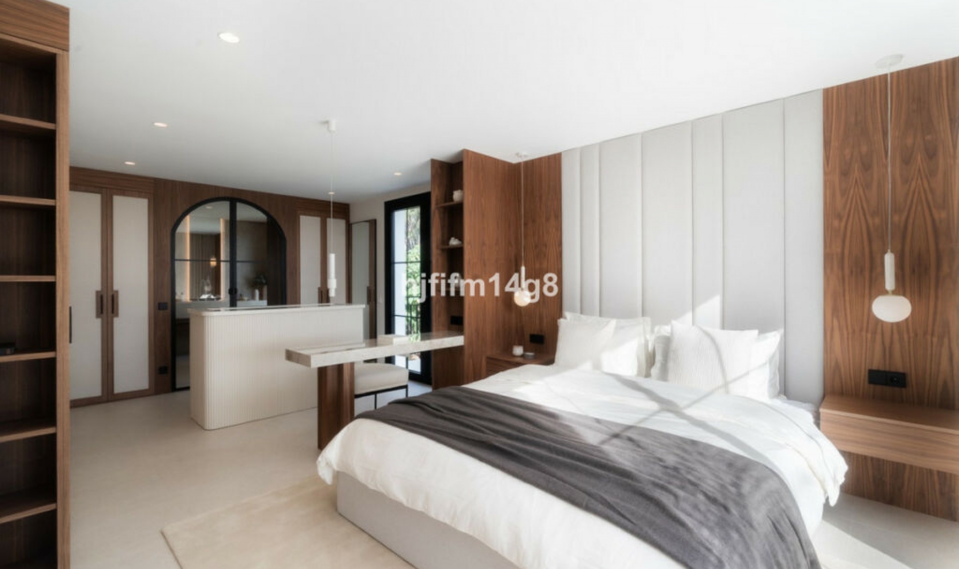 Resale - House -
Nueva Andalucía