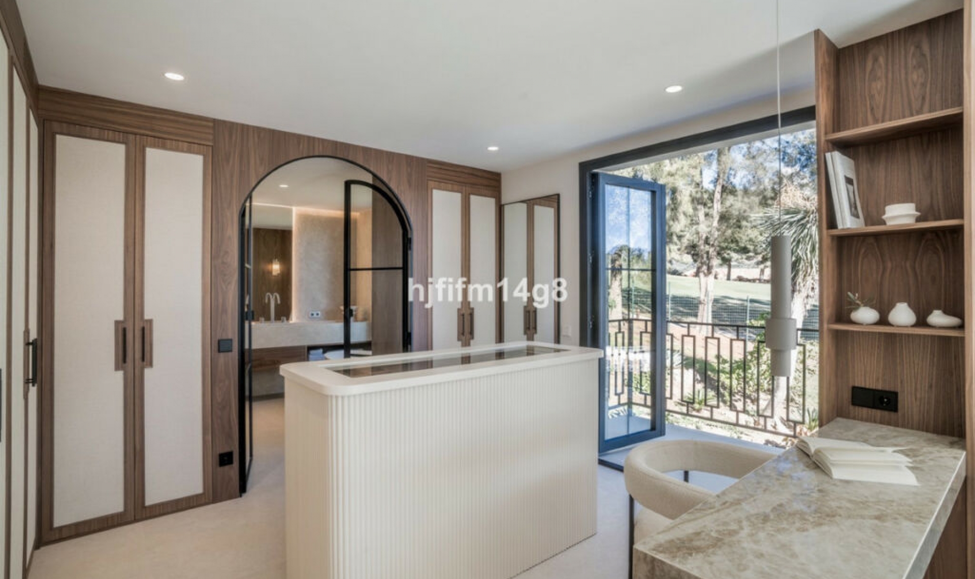 Resale - House -
Nueva Andalucía