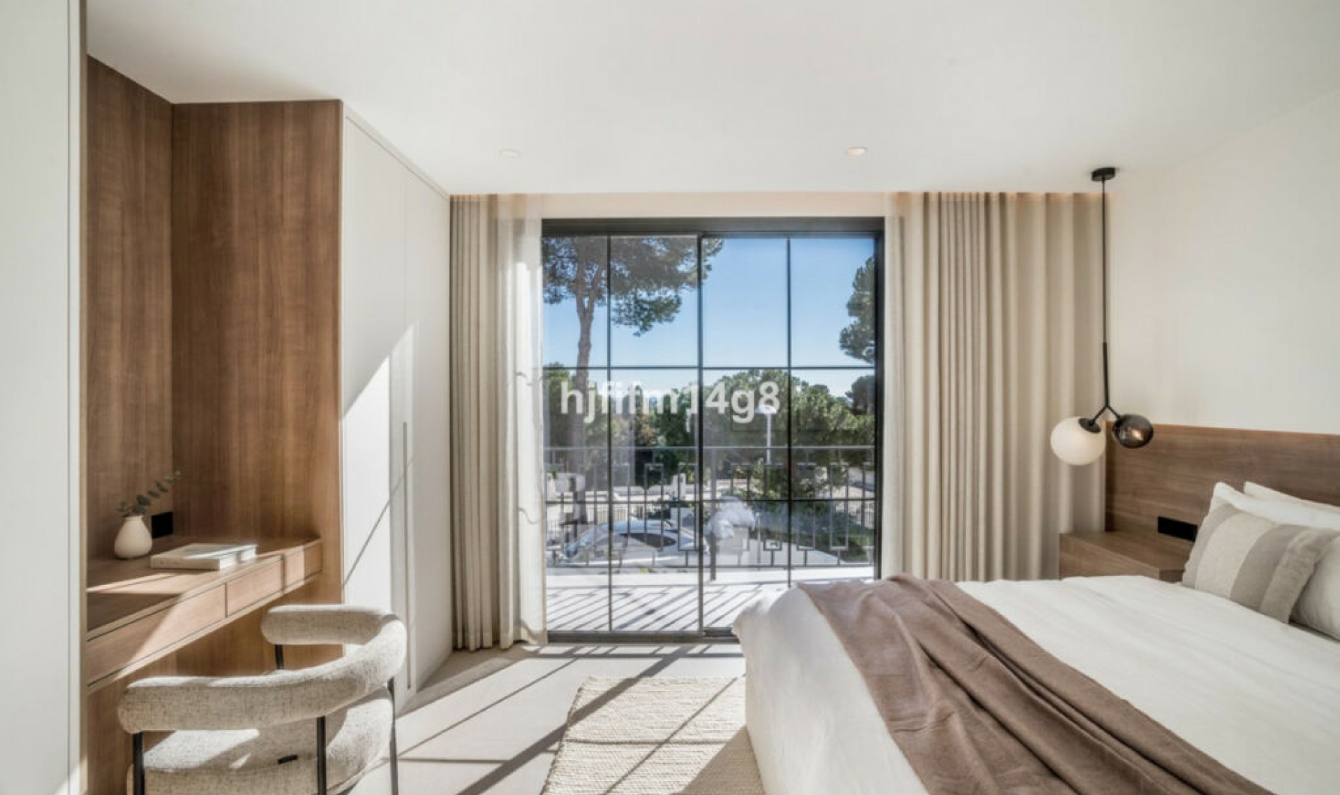 Resale - House -
Nueva Andalucía