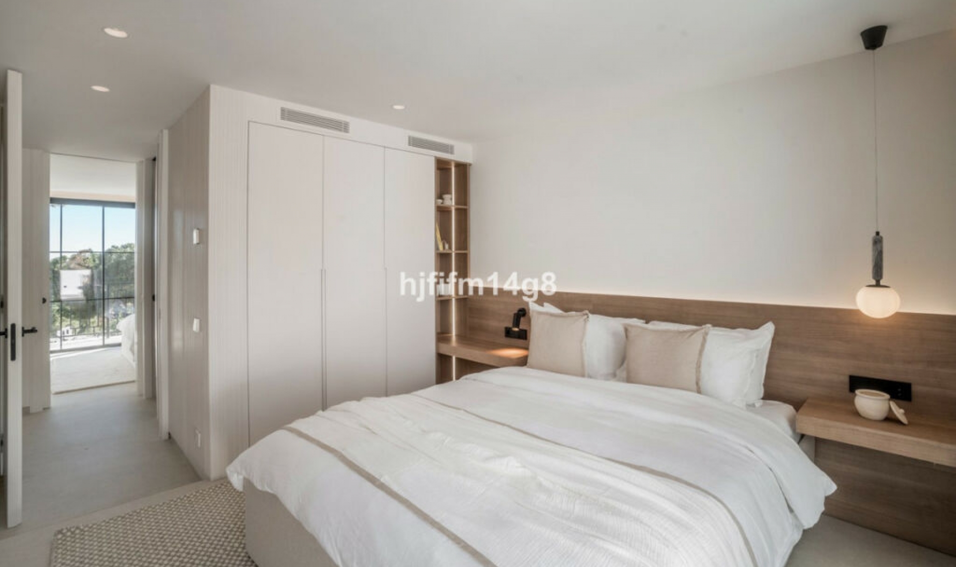 Resale - House -
Nueva Andalucía