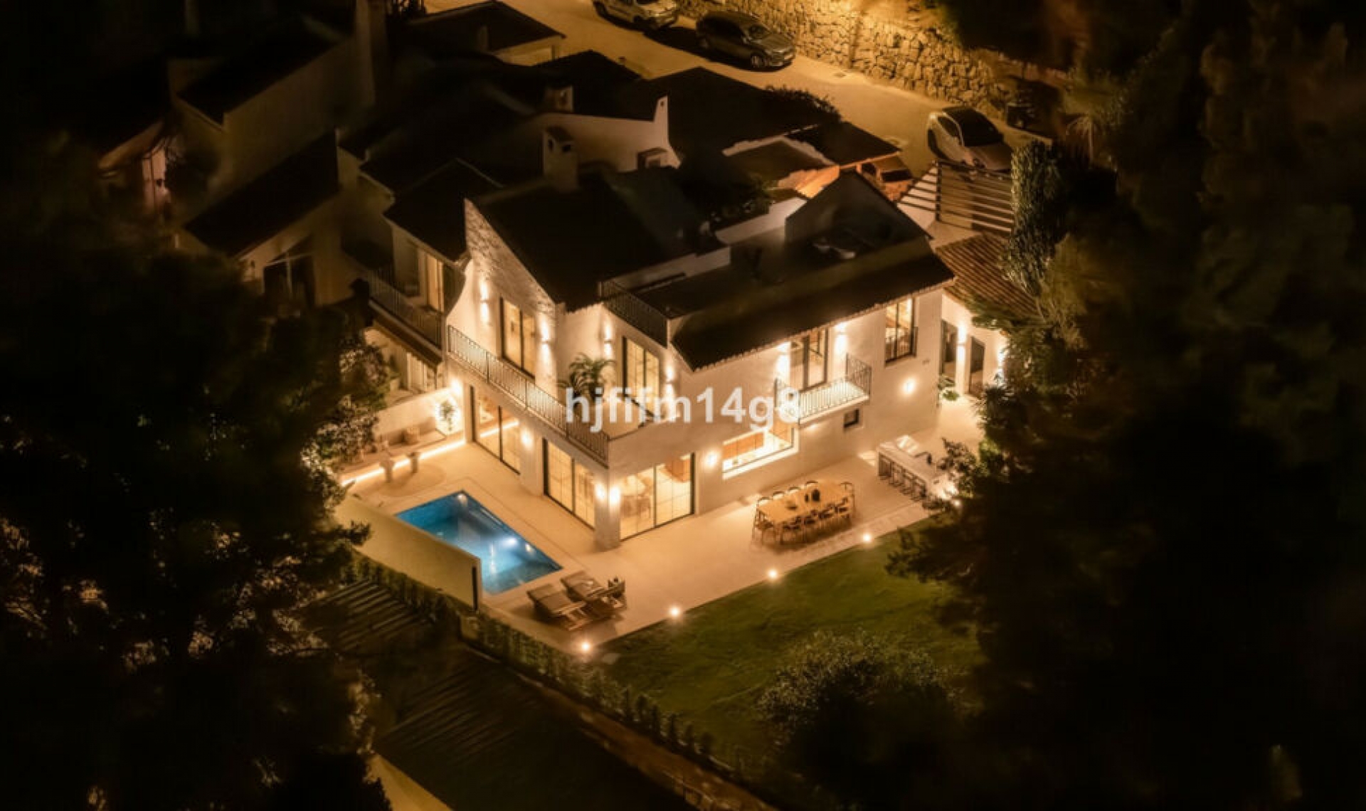 Resale - House -
Nueva Andalucía