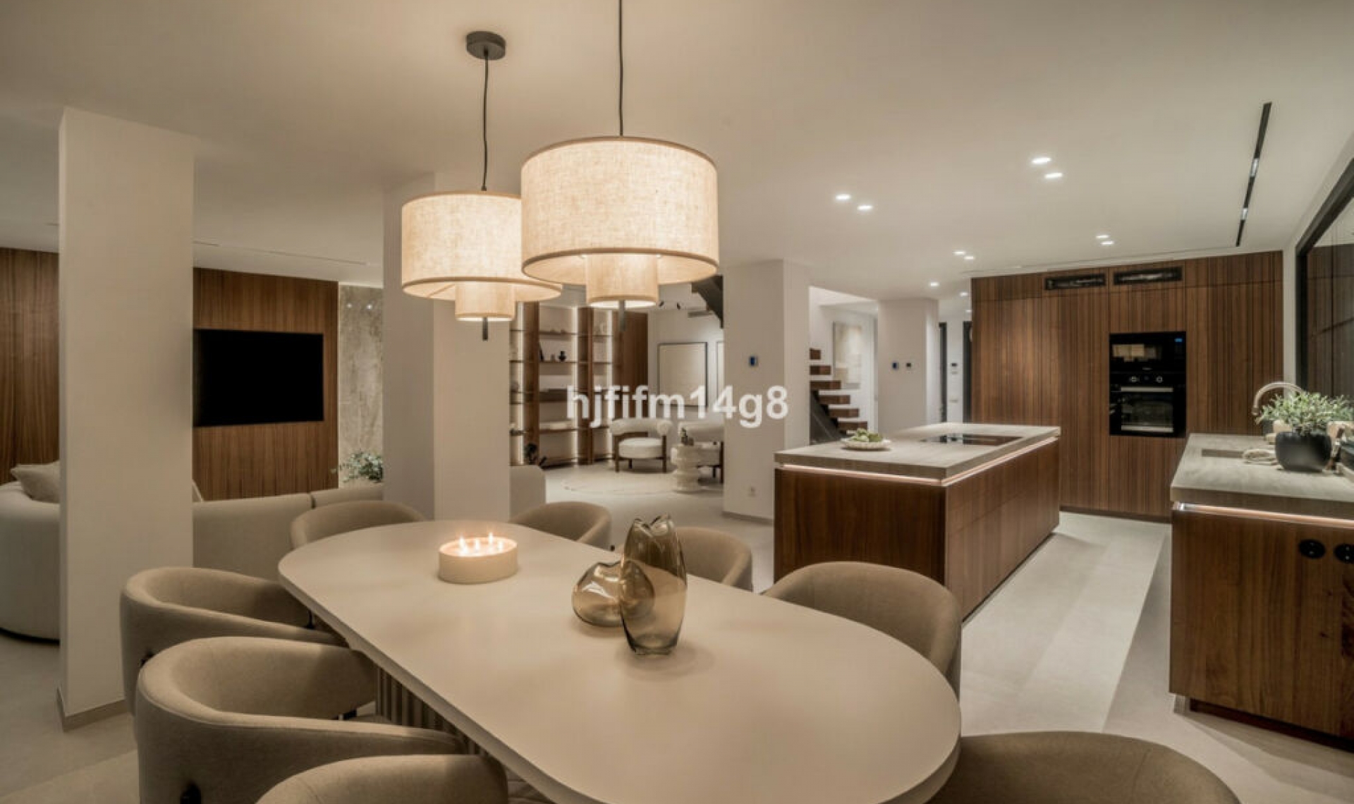 Resale - House -
Nueva Andalucía