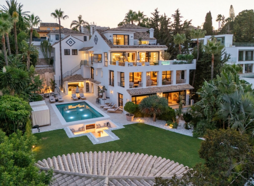 Resale - House -
Nueva Andalucía