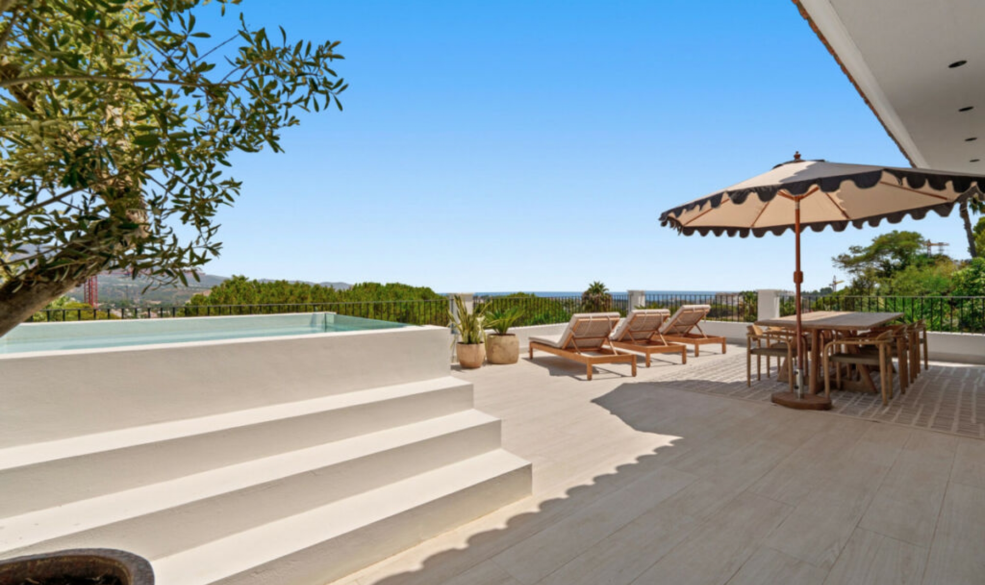 Resale - House -
Nueva Andalucía