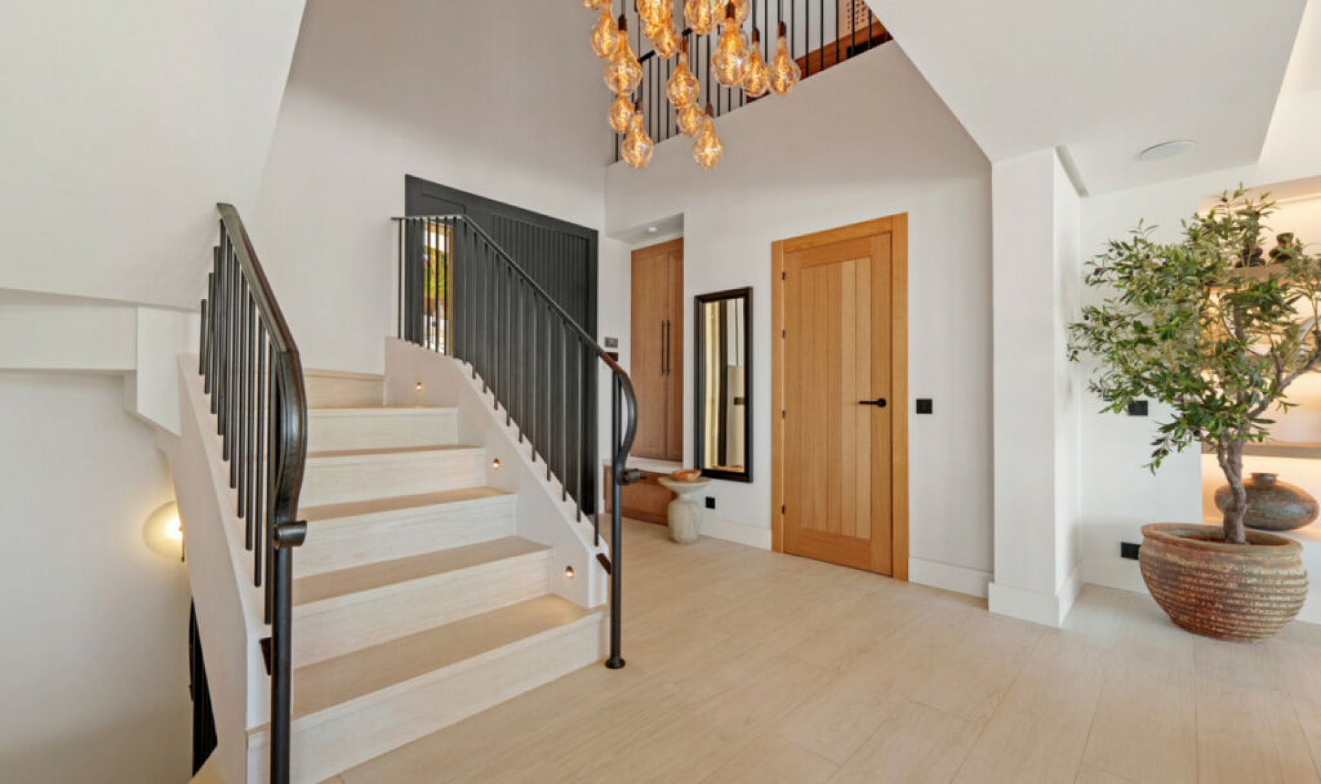 Resale - House -
Nueva Andalucía