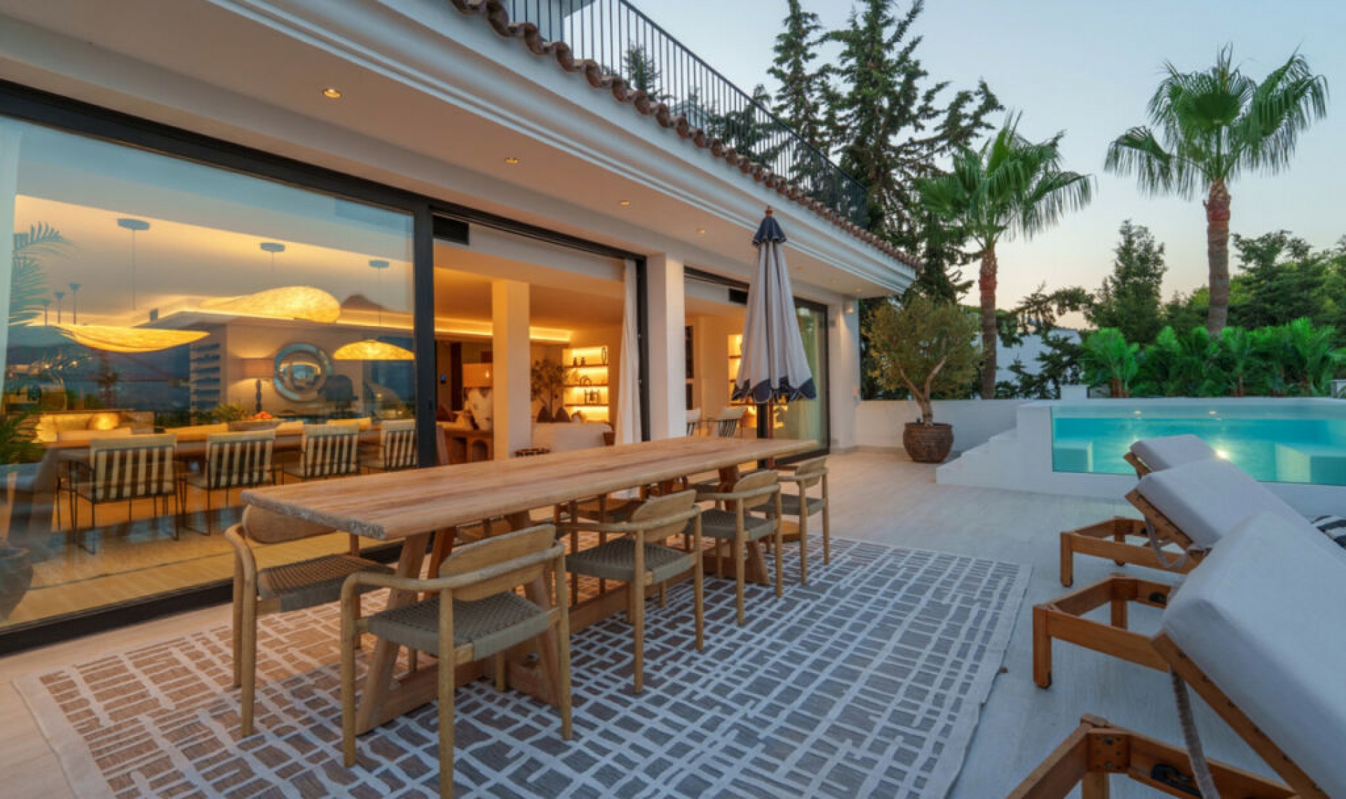 Resale - House -
Nueva Andalucía