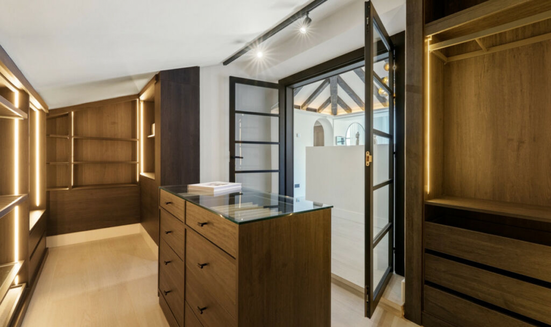 Resale - House -
Nueva Andalucía