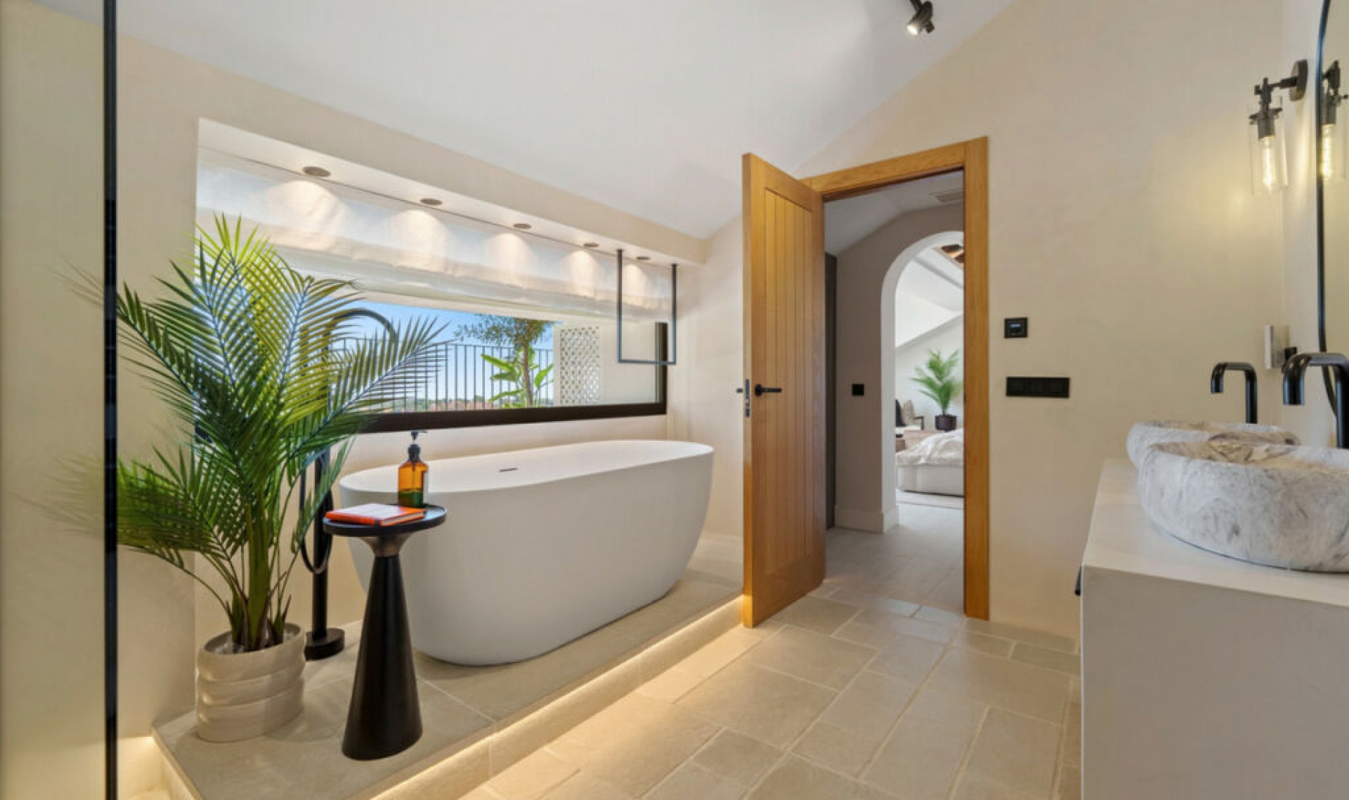 Resale - House -
Nueva Andalucía