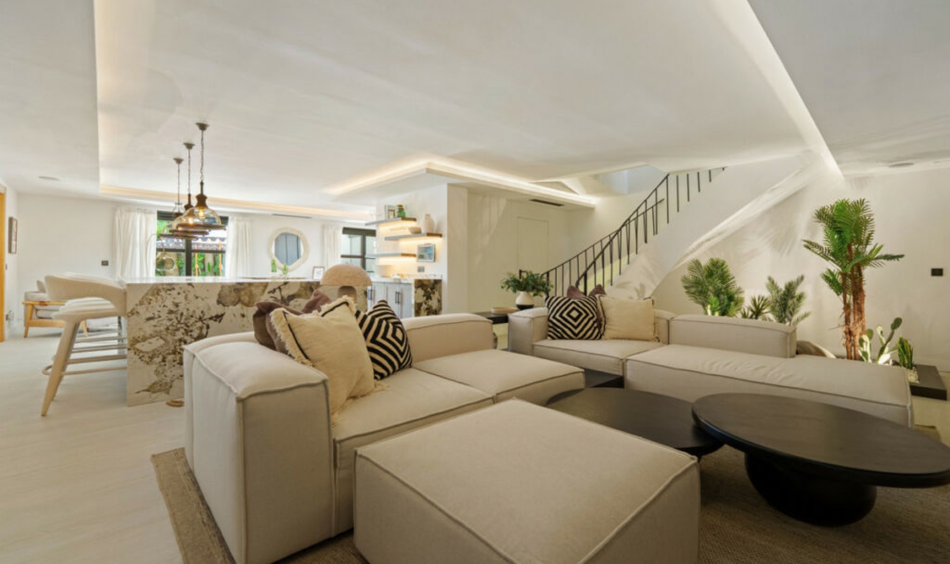 Resale - House -
Nueva Andalucía