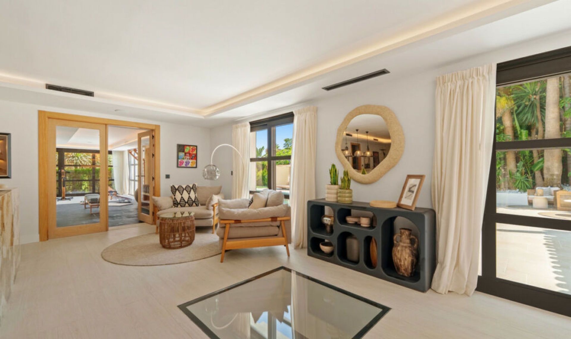 Resale - House -
Nueva Andalucía