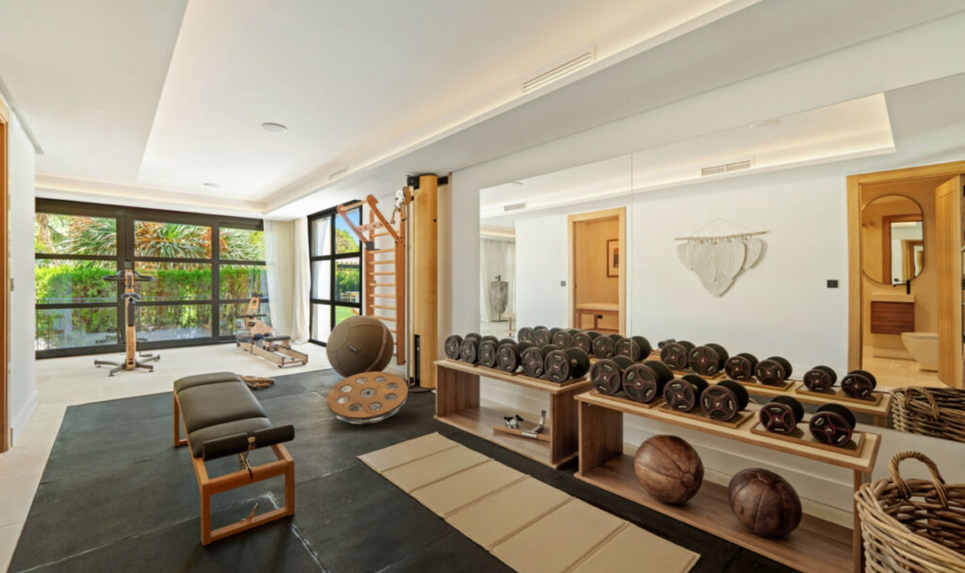 Resale - House -
Nueva Andalucía