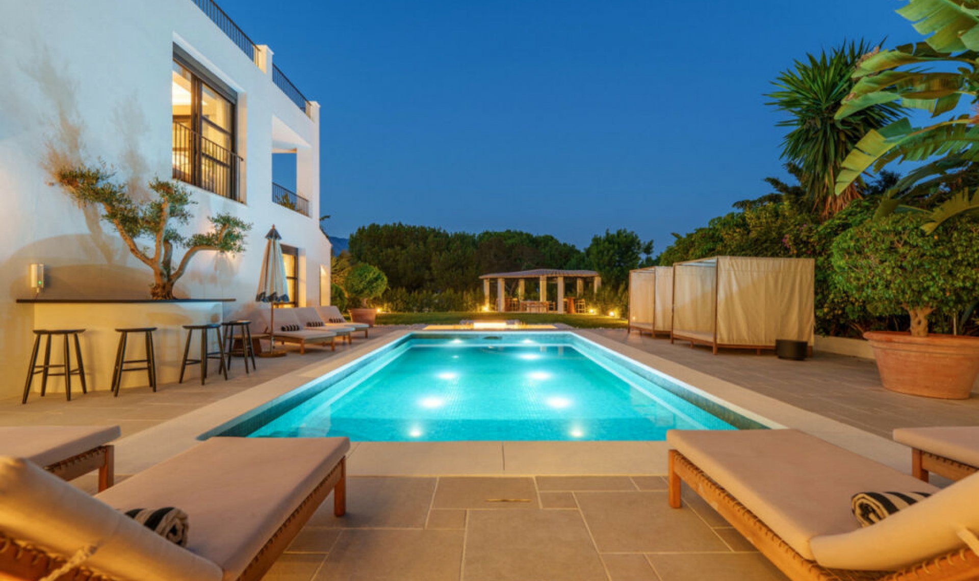 Resale - House -
Nueva Andalucía