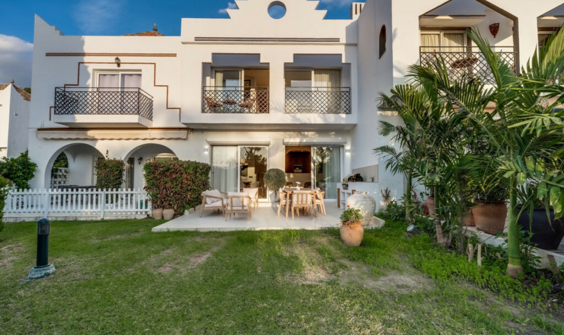 Resale - House -
Nueva Andalucía