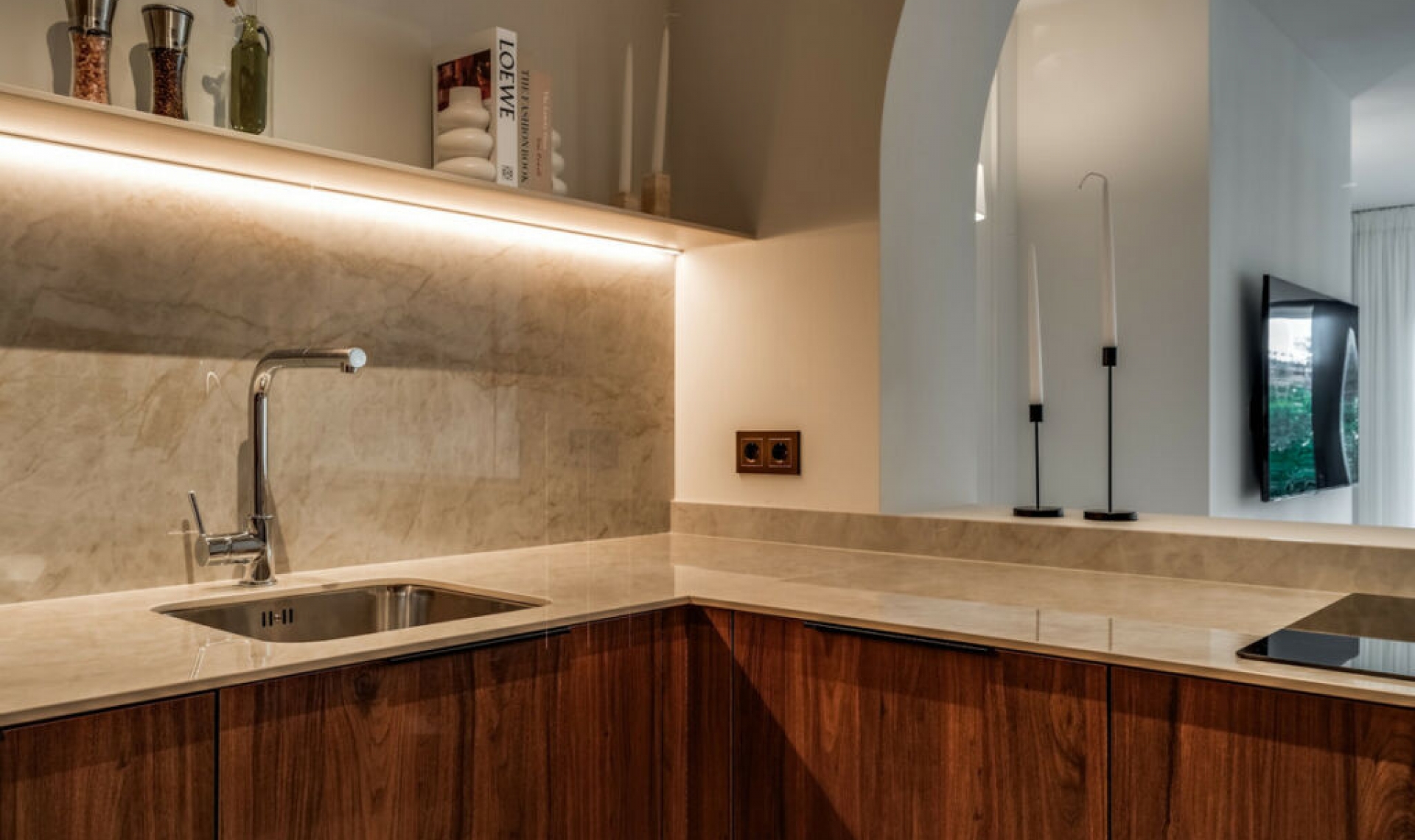 Resale - House -
Nueva Andalucía