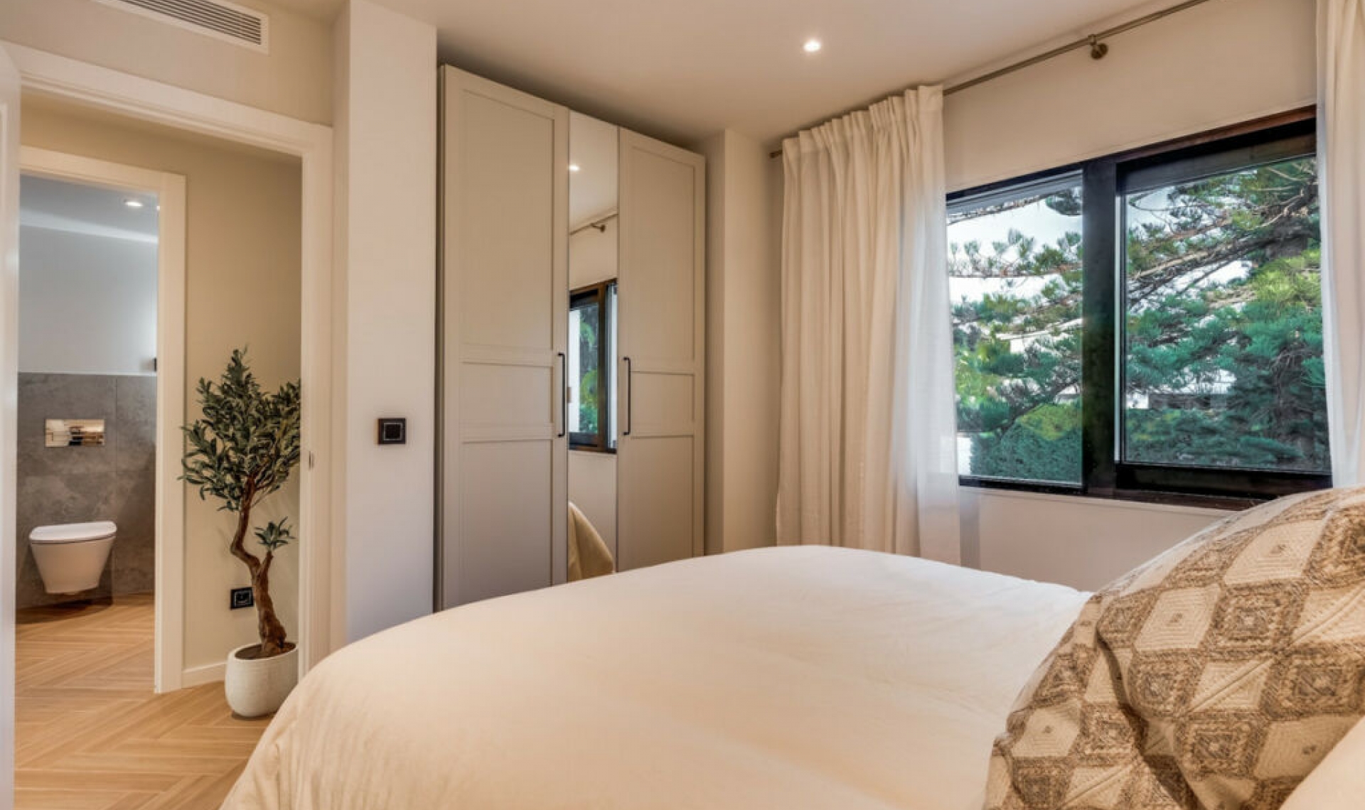 Resale - House -
Nueva Andalucía