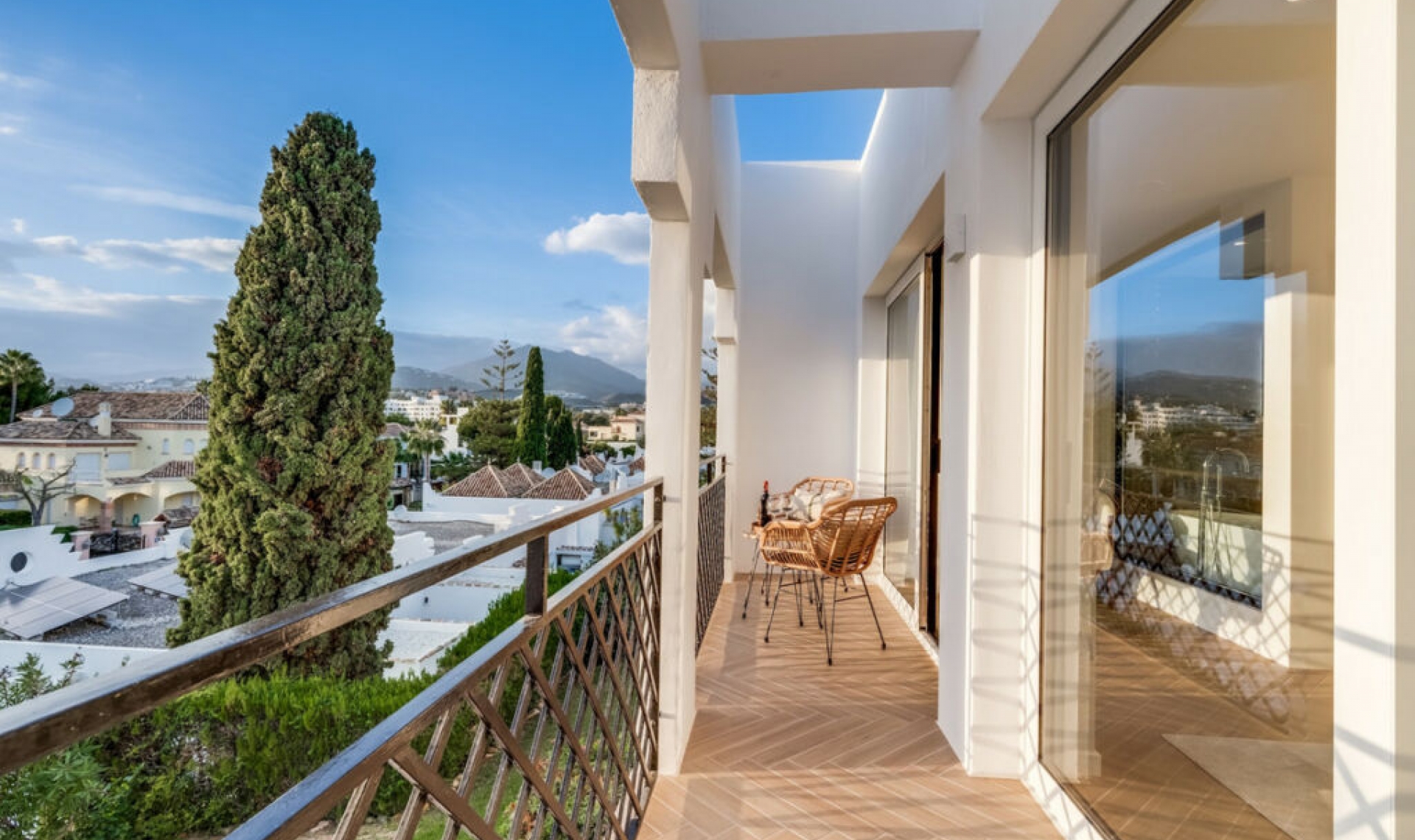 Resale - House -
Nueva Andalucía