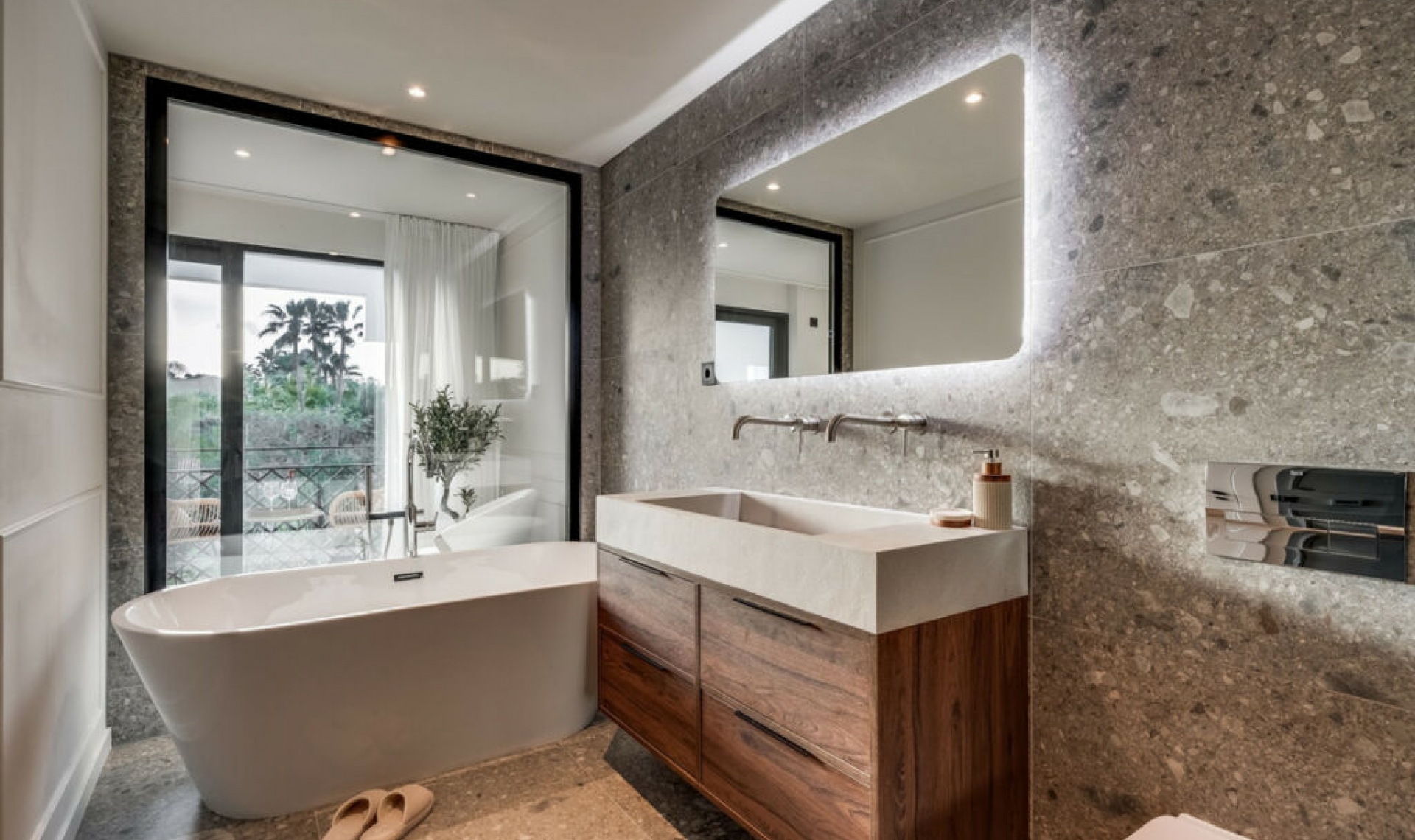 Resale - House -
Nueva Andalucía