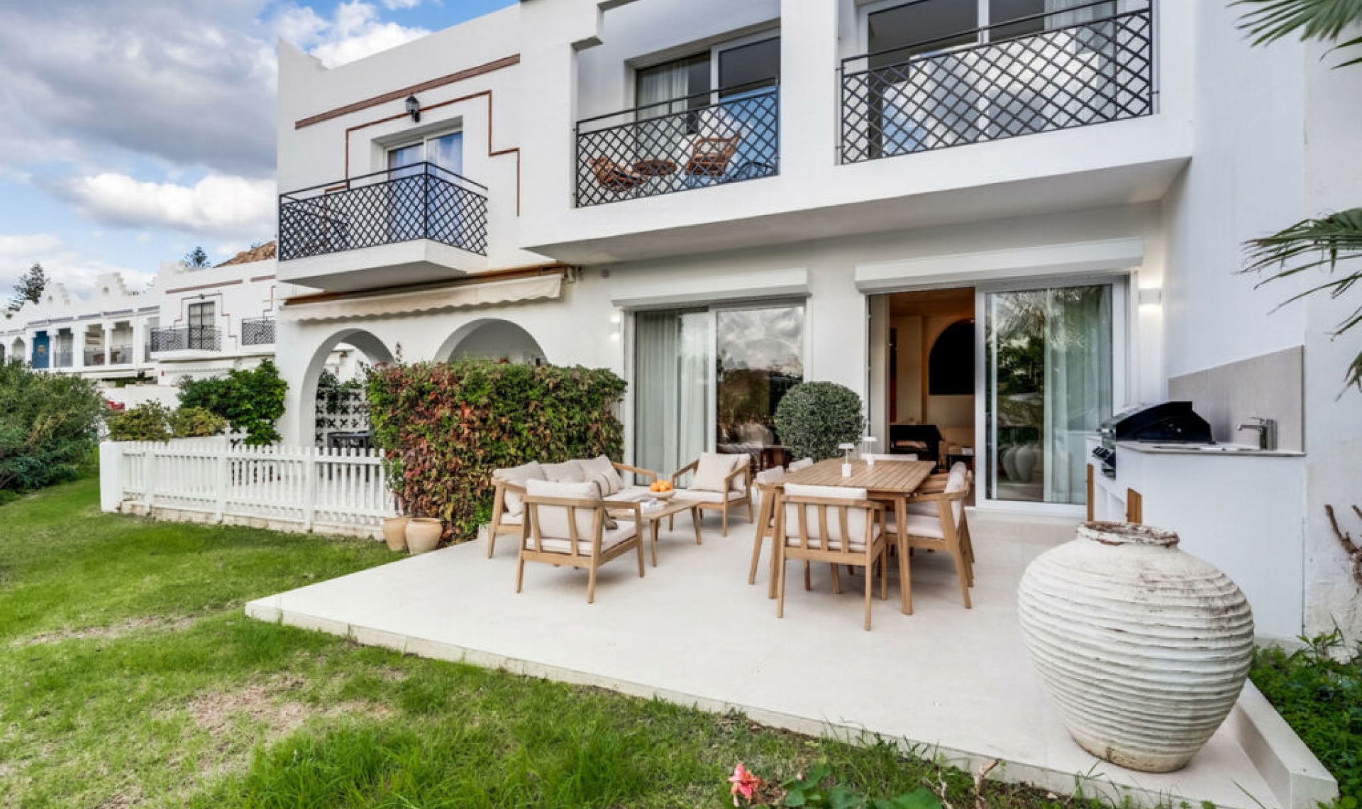 Resale - House -
Nueva Andalucía