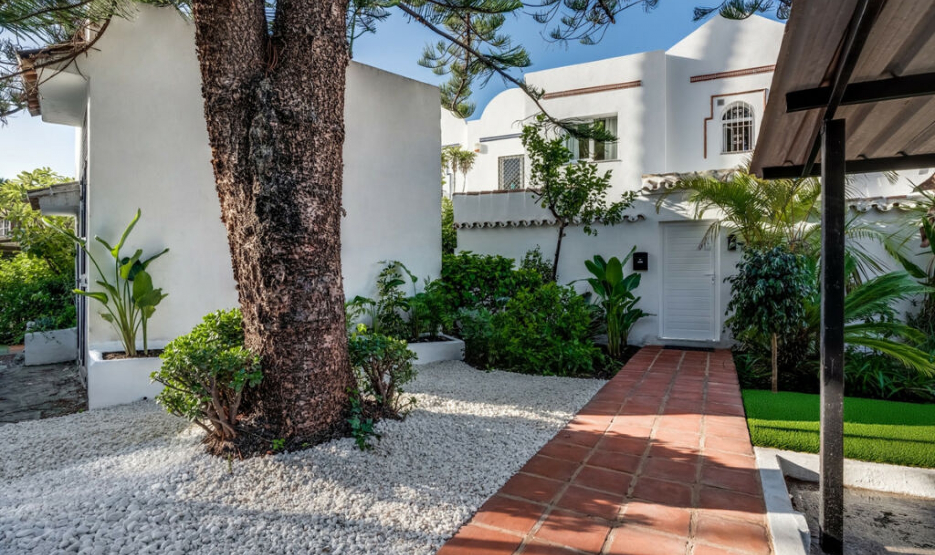 Resale - House -
Nueva Andalucía